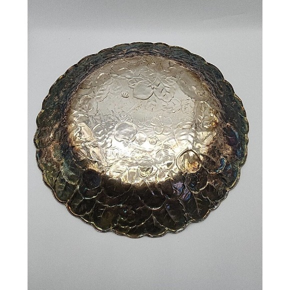 LARGE 13" CENTERPIECE STRAWBERRY BOWL BY REED AND BARTON SILVER PLATED 115 - Picture 2 of 3